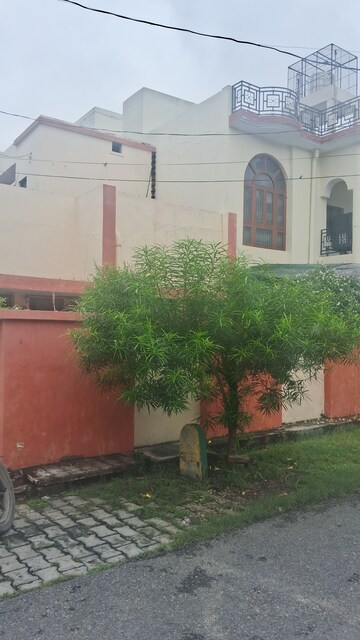 4 BHK Villa – Garden View at Rajajipuram - for Sale