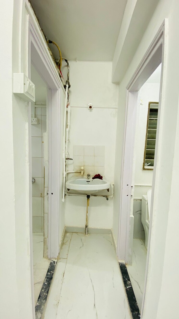 Bathroom, vishrant-society 2 Bedroom 940 Sq.Ft. Apartment In Vishrantwadi Pune 7635192