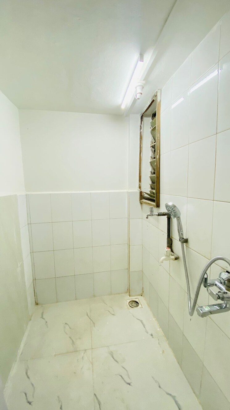 Bathroom, vishrant-society 2 Bedroom 940 Sq.Ft. Apartment In Vishrantwadi Pune 7635192