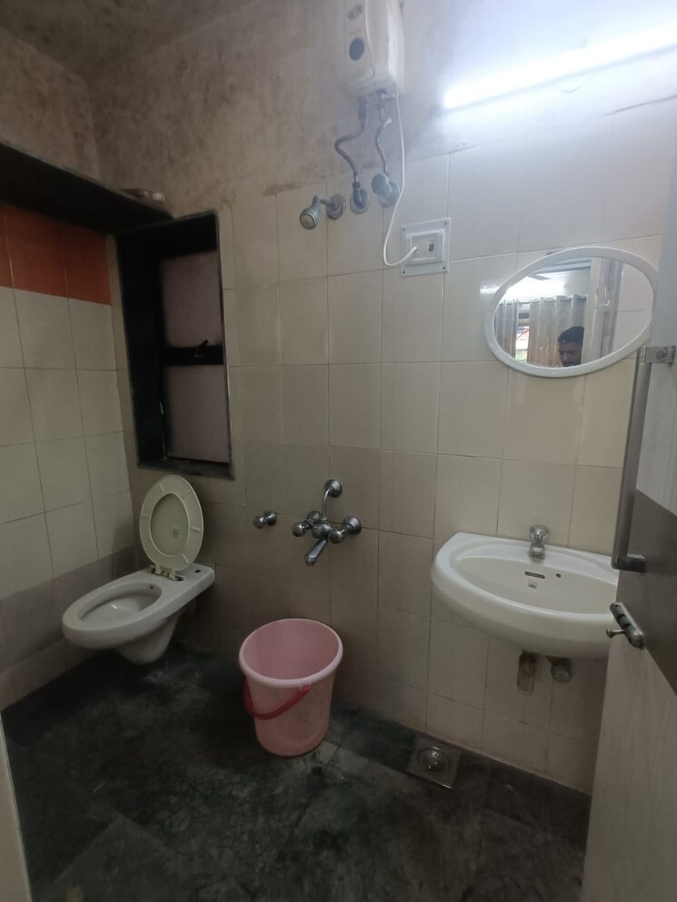 Bathroom, sheth-vasant-galaxy 1 Bedroom 460 Sq.Ft. Apartment In Goregaon West Mumbai 7635690