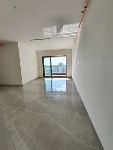 Room in 6 BHK Apartment at Versova – for Sale