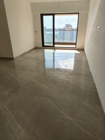 Room in 6 BHK Apartment at Versova – for Sale