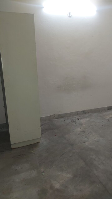 Furnished Amenities in 2.5 BHK Builder Floor at Mayur Vihar Phase 1 – for Sale