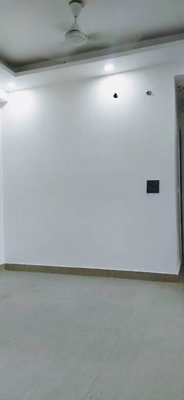 Room in 2.5 BHK Apartment at Anthem French Apartment, Sector 16b Greater Noida – for Sale