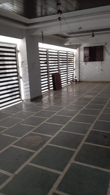 रेसिडेंशियल फ्लैट वर्ग फुट फॉर रेंट इन द्वारका मोर दिल्ली  7637220