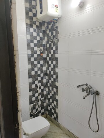 रेसिडेंशियल फ्लैट वर्ग फुट फॉर रेंट इन द्वारका मोर दिल्ली  7637220