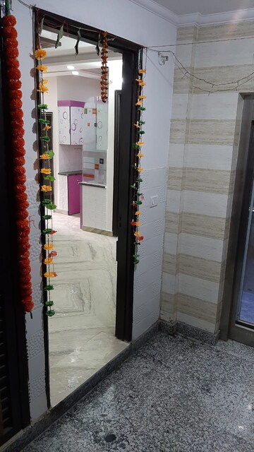 रेसिडेंशियल फ्लैट वर्ग फुट फॉर रेंट इन द्वारका मोर दिल्ली  7637220