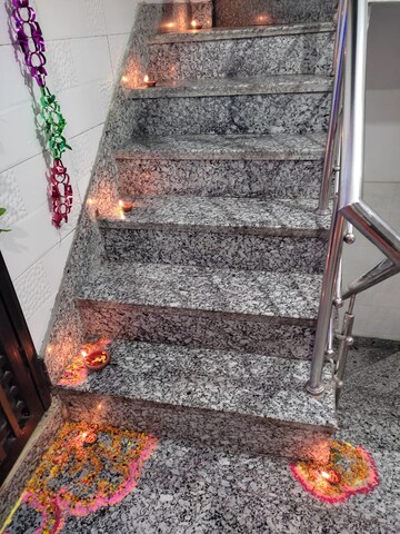 रेसिडेंशियल फ्लैट वर्ग फुट फॉर रेंट इन द्वारका मोर दिल्ली  7637220