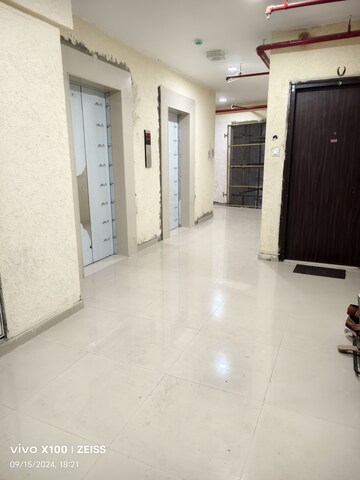 Room in 3.5 BHK Apartment at Emaar Palm Gardens, Sector 83 – for Sale