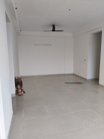 Room in 3.5 BHK Apartment at Indiabulls Centrum Park, Sector 103 – for Sale