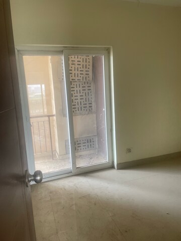 Room in 3 BHK Apartment at SS The Leaf, Sector 85 – for Sale