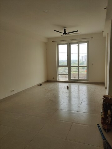 Room in 3.5 BHK Apartment at Indiabulls Centrum Park, Sector 103 – for Sale