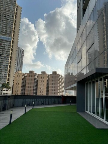 2 BHK Apartment For Rent in Ruparel Ariana, Parel