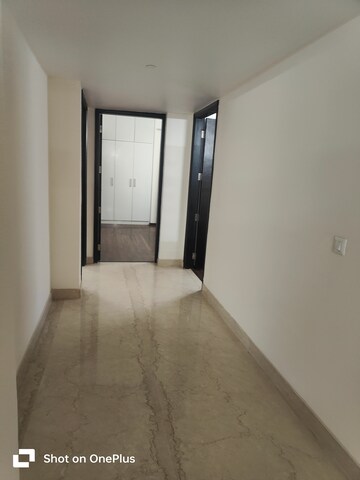 Room in 3 BHK Apartment at DLF The Primus, Sector 82a – for Sale