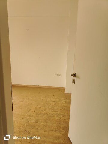 Room in 3 BHK Apartment at DLF The Ultima, Sector 81 – for Sale