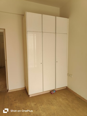Room in 3 BHK Apartment at DLF The Ultima, Sector 81 – for Sale
