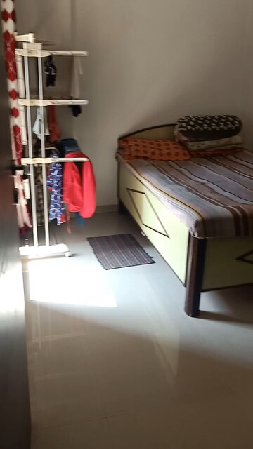 Room in 2.5 BHK Apartment at Sanghvi Valley, Kalwa – for Sale
