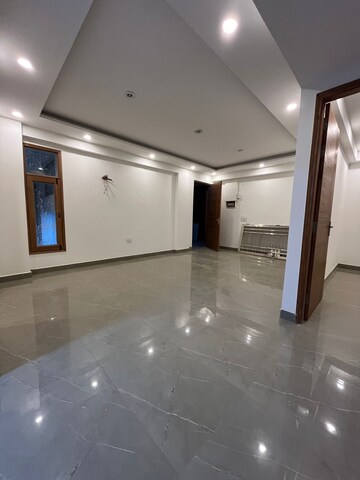 Room in 4 BHK Builder Floor at Palm Residency Chhatarpur, Chattarpur – for Sale