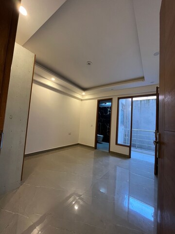Room in 4 BHK Builder Floor at Palm Residency Chhatarpur, Chattarpur – for Sale