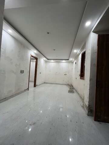 Building Lobby in 4 BHK Builder Floor at Palm Residency Chhatarpur, Chattarpur – for Sale