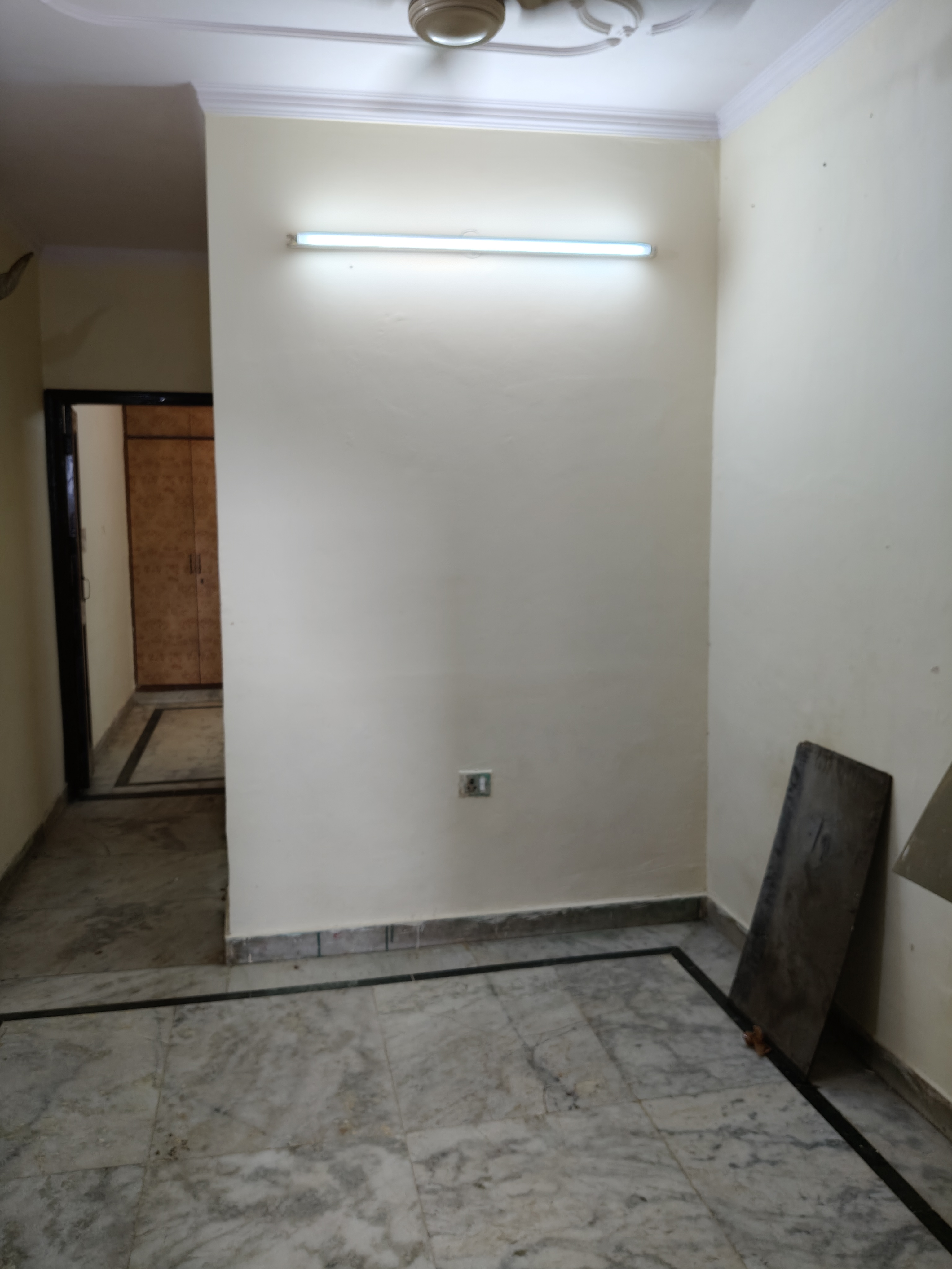 Rental 1 Bedroom 400 Sq.Ft. Builder Floor in Bhogal Delhi 7617588