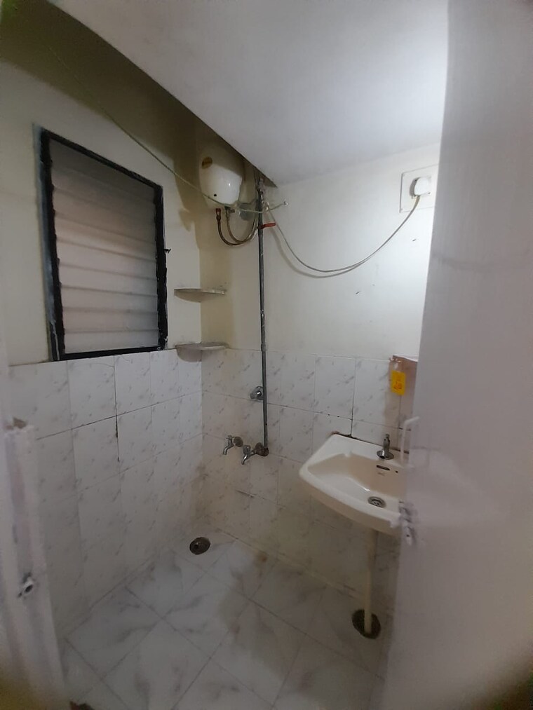 Bathroom, kumar-urban-kubera-colony 1 Bedroom 400 Sq.Ft. Apartment In Kondhwa Pune 7638965