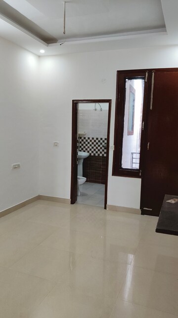 Room in 2.5 BHK Apartment at Dhakoli Village – for Sale