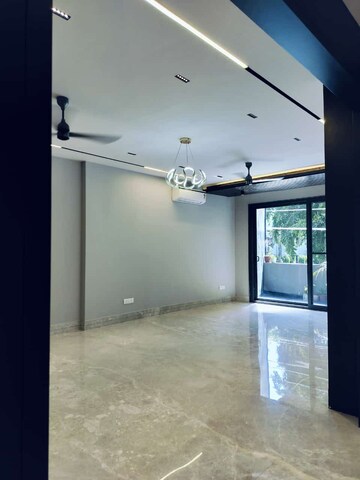 Room in 3 BHK Builder Floor at South City 2 – for Sale