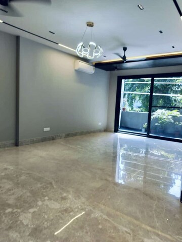 Room in 3 BHK Builder Floor at South City 2 – for Sale