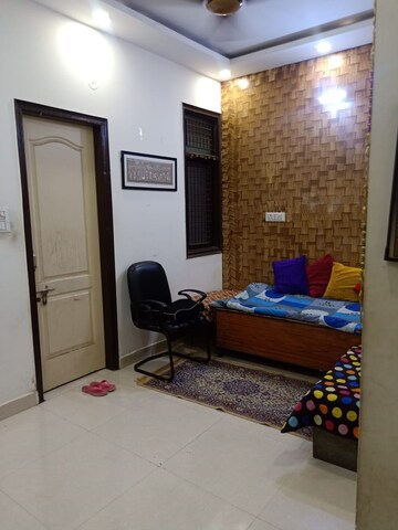 रेसिडेंशियल बिल्डर फ्लोर वर्ग यार्ड फॉर रेंट इन द्वारका मोर दिल्ली  7639428