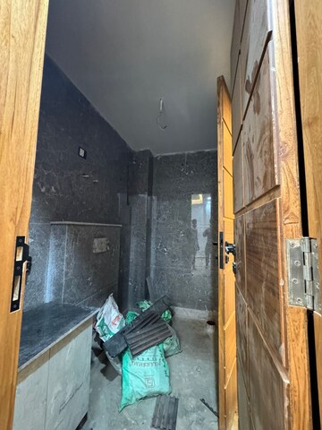 Furnished Amenities in 3.5 BHK Builder Floor at SS Southend Floors, South City 2 – for Sale