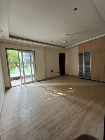 Room in 4 BHK Builder Floor at Auram Floor, South City 2 – for Sale