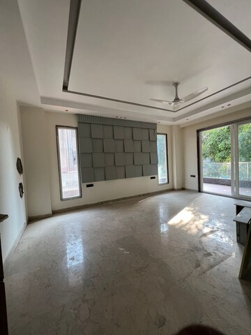 Room in 4 BHK Builder Floor at Auram Floor, South City 2 – for Sale