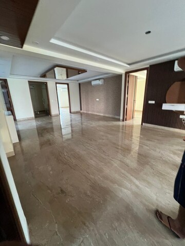 Room in 4 BHK Builder Floor at SS Southend Floors, South City 2 – for Sale