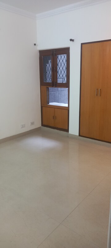 रेसिडेंशियल फ्लैट वर्ग फुट फॉर रेंट इन आईपी एक्सटेंशन दिल्ली  7640363