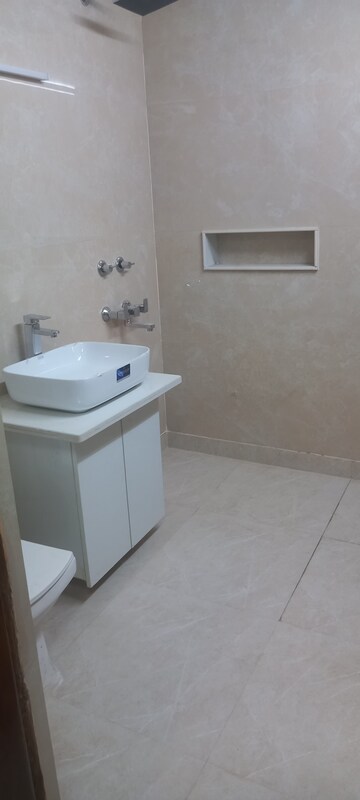 रेसिडेंशियल फ्लैट वर्ग फुट फॉर रेंट इन आईपी एक्सटेंशन दिल्ली  7640363