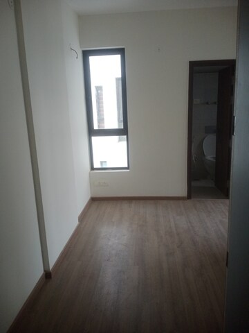 Room in 2.5 BHK Apartment at Godrej Icon, Sector 88a – for Sale