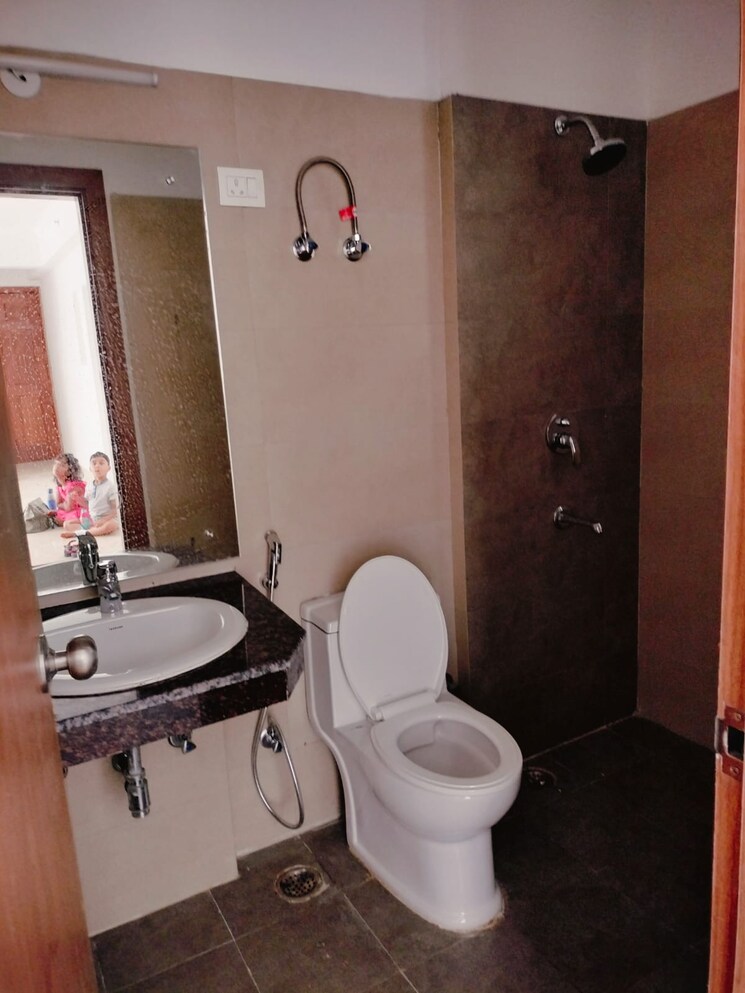 Bathroom, lodha-parkside 2 Bedroom 890 Sq.Ft. Apartment In Worli Mumbai 7640567