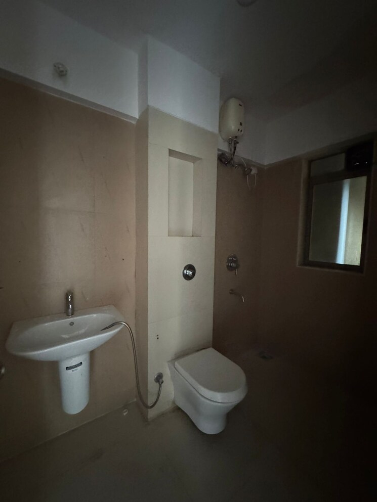 Bathroom, lodha-splendora 2.5 Bedroom 871 Sq.Ft. Apartment In Ghodbunder Road Thane 7640681