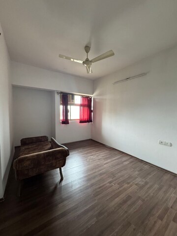 Room in 2.5 BHK Apartment at Lodha Splendora, Ghodbunder Road – for Sale