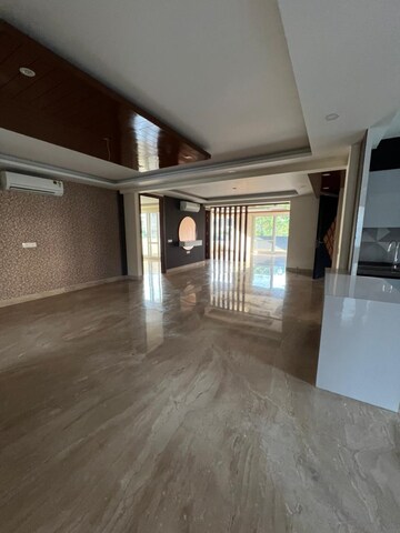 Room in 4 BHK Builder Floor at Unitech South City II, South City 2 – for Sale