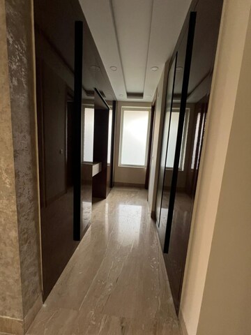 Building Lobby in 4 BHK Builder Floor at Unitech South City II, South City 2 – for Sale