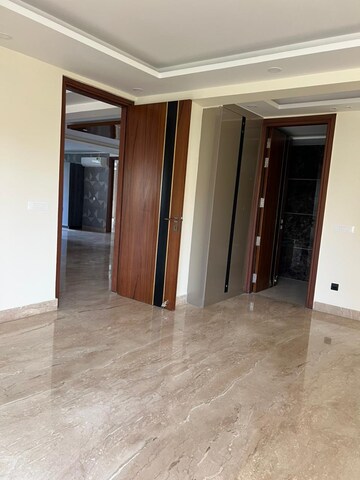 Room in 4 BHK Builder Floor at Unitech South City II, South City 2 – for Sale