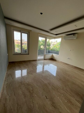 Room in 4 BHK Builder Floor at Unitech South City II, South City 2 – for Sale