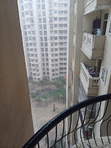 2.5 BHK Apartment For Sale in Nimbus Express Park View, Chi V Greater Noida