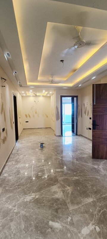 Room in 3.5 BHK Apartment at Ramprastha Skyz, Sector 37d – for Sale