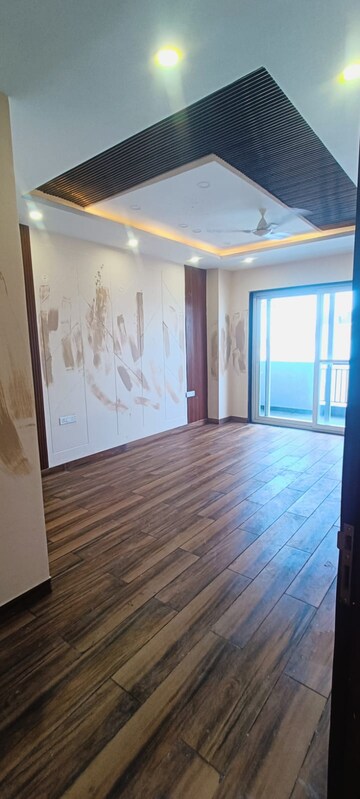 Room in 3.5 BHK Apartment at Ramprastha Skyz, Sector 37d – for Sale