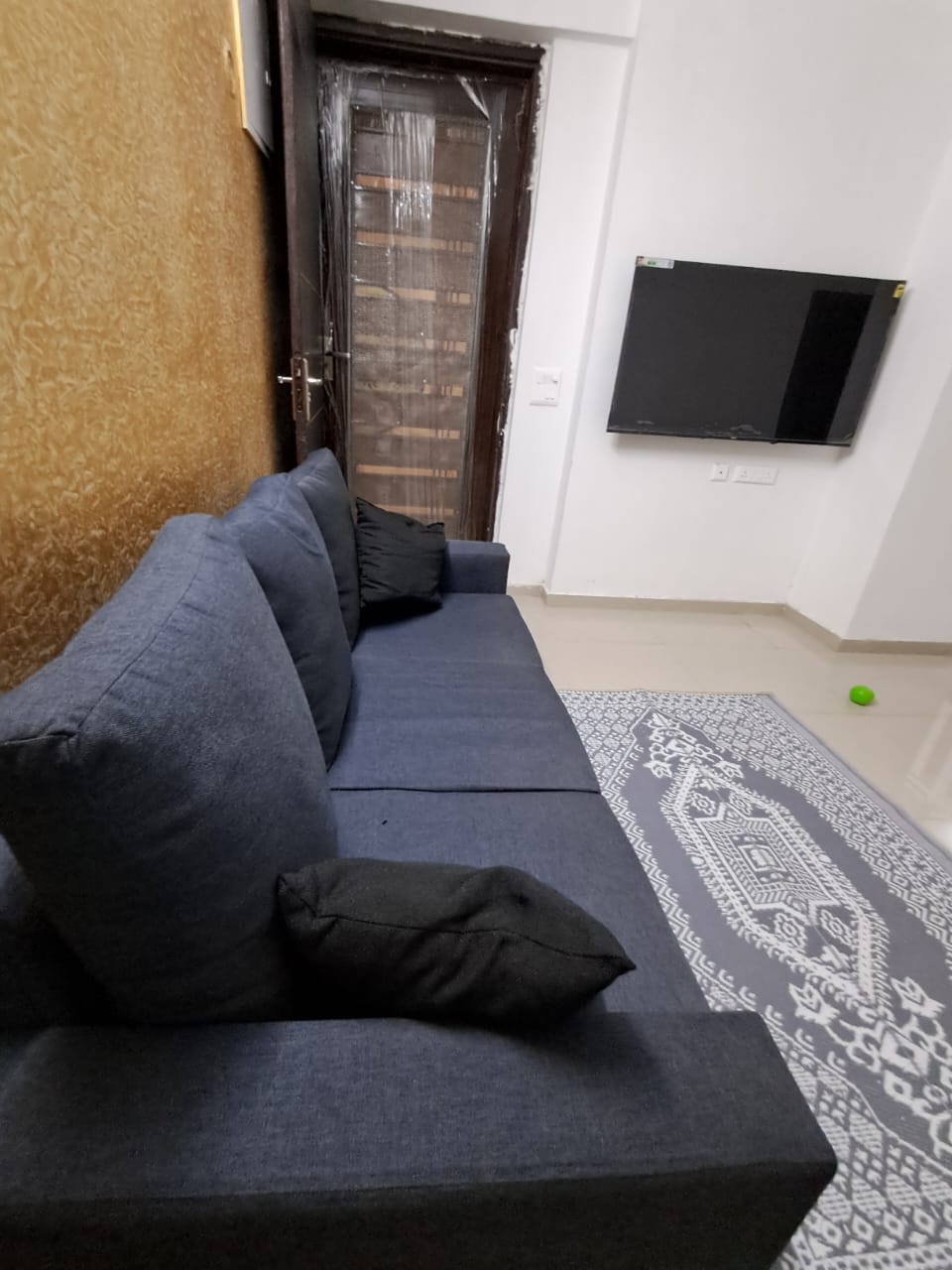 Rental 2 Bedroom 51 Sq.Yd. Apartment in RWA South Extension Part 1, South Extension I Delhi