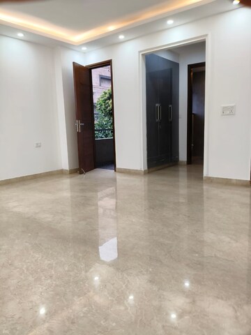 Room in 4 BHK Apartment at Sector 12 Dwarka – for Sale