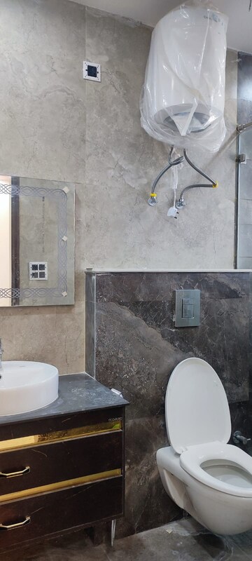 Bathroom in 3 BHK Builder Floor at BPTP Parkland Pride, Sector 77 – for Sale